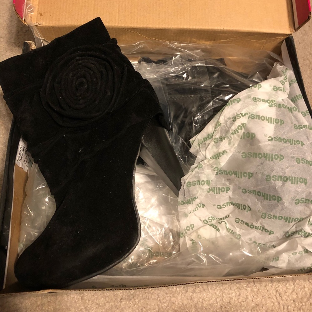 Black bootie